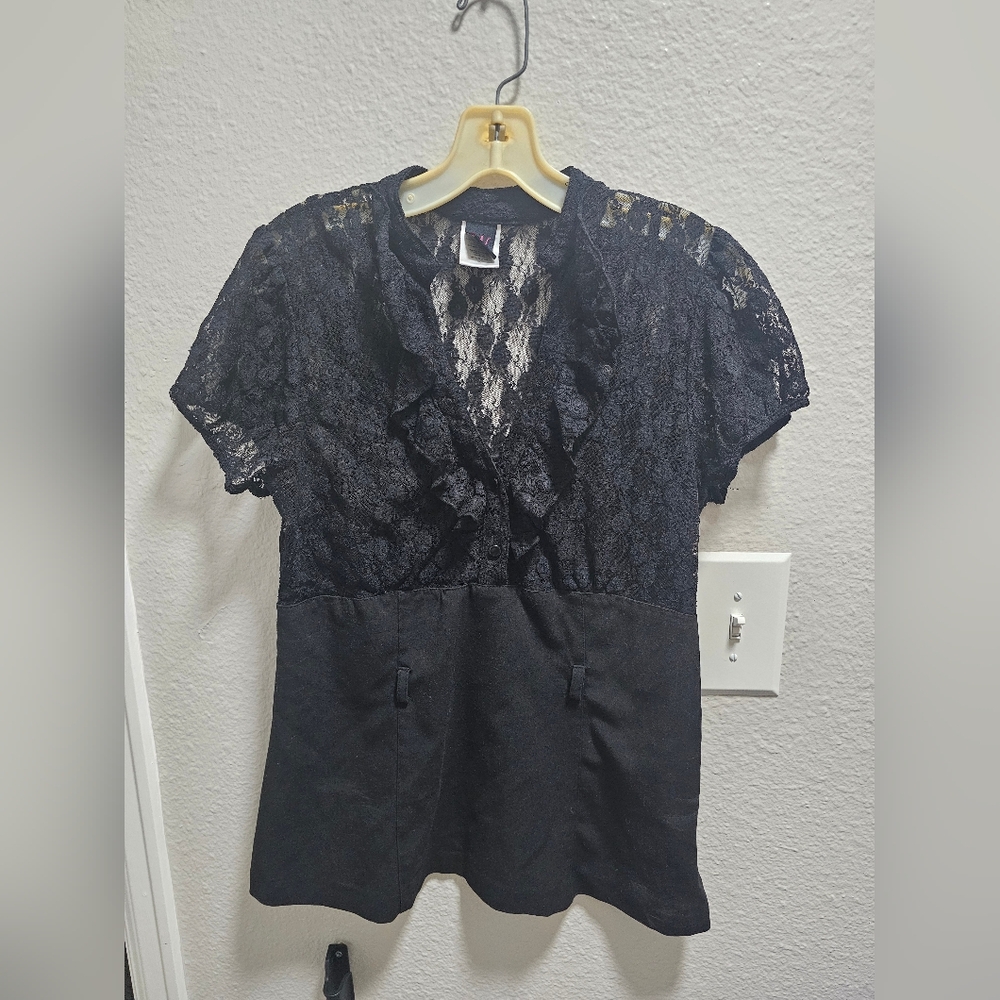 Wrapper Y2K Lace Blouse 🖤